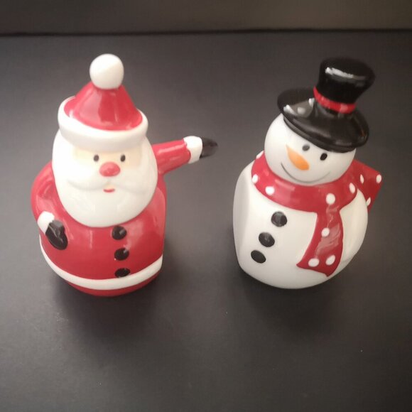 Unbranded Santa & Snowman Hugging Christmas Salt & Pepper Shakers 4" High - Picture 6 of 6